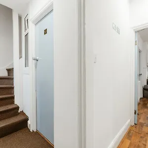 Pensjonat Upton Park Bedrooms 25 Min To, Londyn