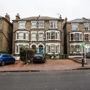 Oyo The Greenland London